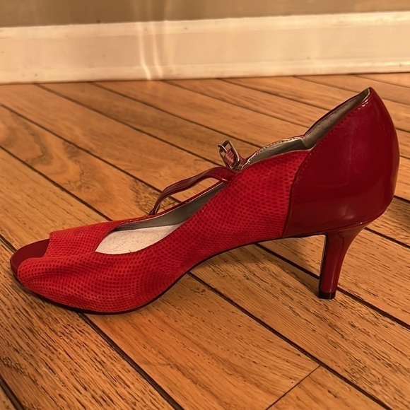 TROTTERS peeptoe heels, size 6.5 - Picture 5 of 9